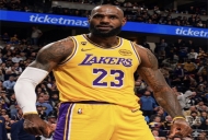NBA湖人VS雷霆西部半决赛:詹姆斯职业生涯里第75次在季后赛首节得分上10 里夫斯低迷上半场仅4分