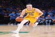 湖人客场90-108输给雷霆，大比分0-1落后！里夫斯低迷8分5篮板6助攻1帽 雷迪克赛后直言他会反弹回来