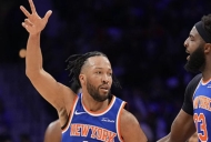 25三分追平历史纪录!NBA半决赛战报:尼克斯4-0横扫76人进东决 恩比德空砍24分 附录像回放